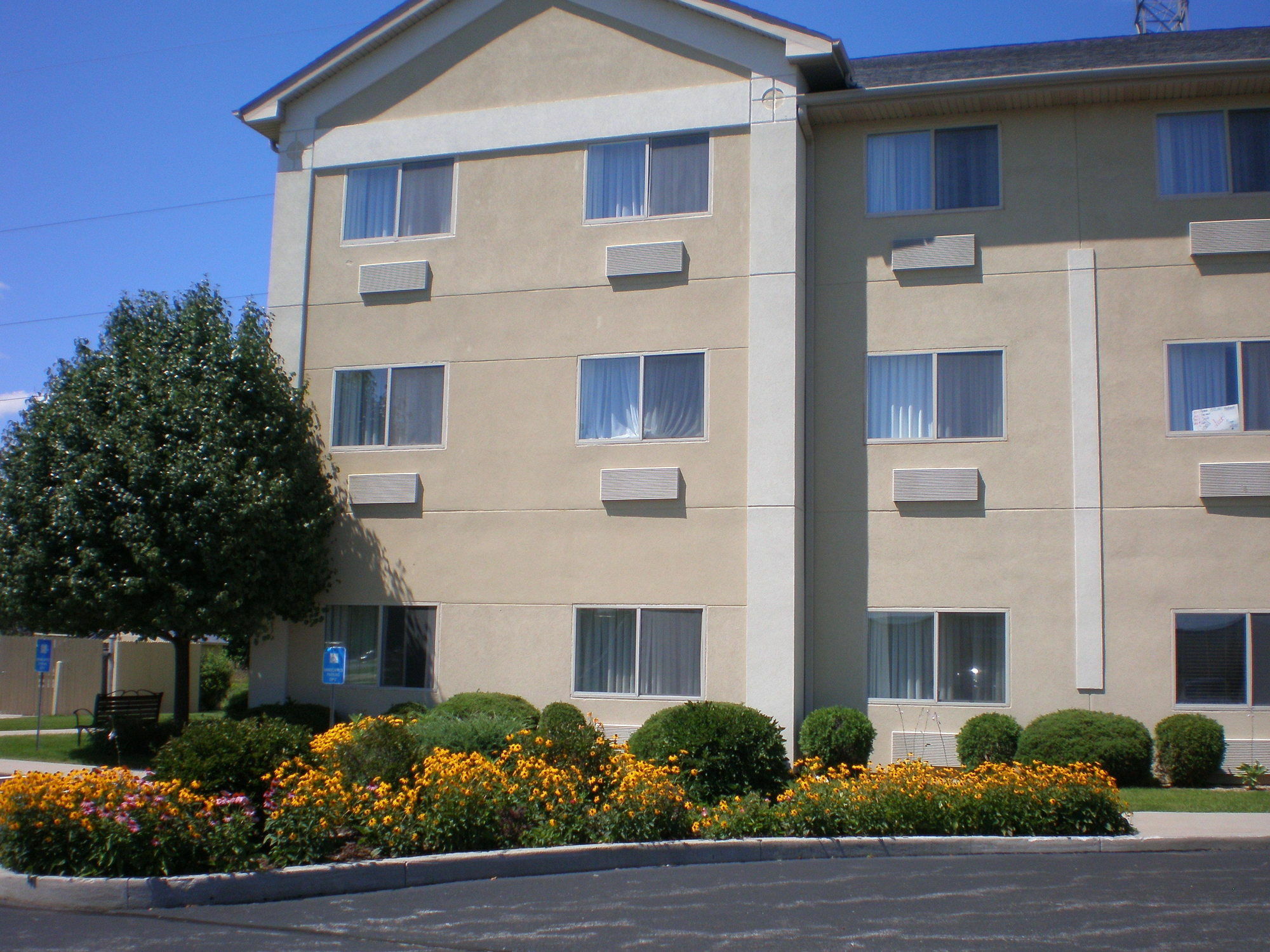 La Quinta Inn And Suites By Wyndham Elkhart Exterior photo