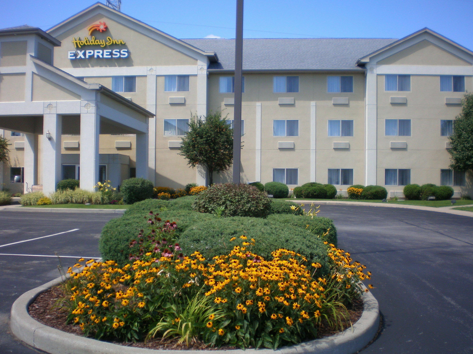 La Quinta Inn And Suites By Wyndham Elkhart Exterior photo